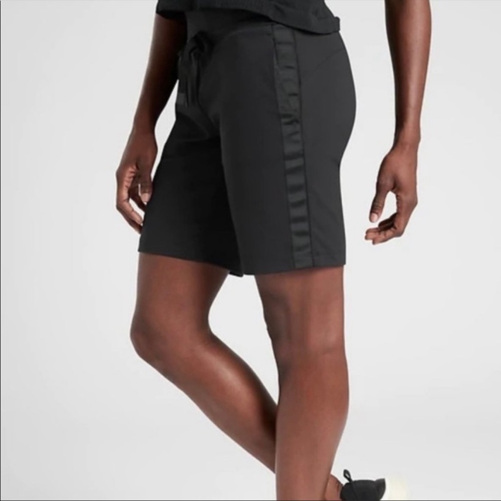 Athleta Metro Downtown Shorts Size S